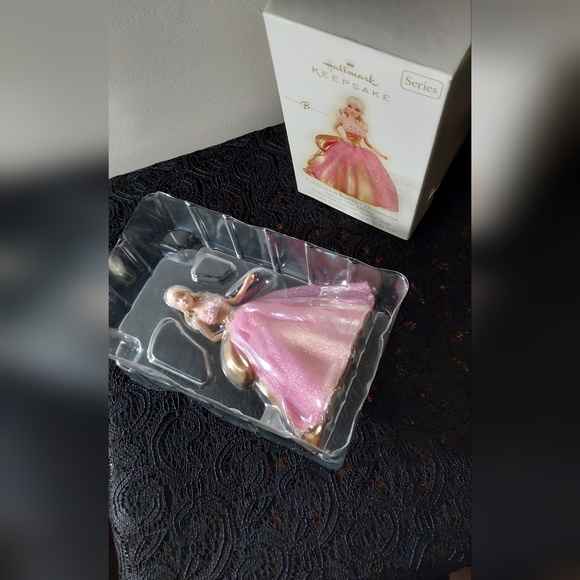 BARBIE KEEPSAKE 2009 SPECIAL EDITION ORNAMENT - Picture 3 of 4